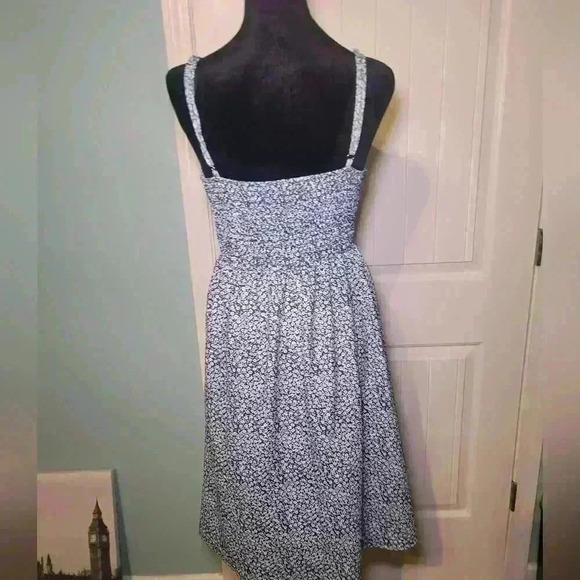 woman's dress size small flower print - Picture 3 of 5